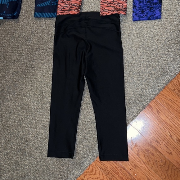 Under Armour capris bundle. Small - Picture 9 of 9
